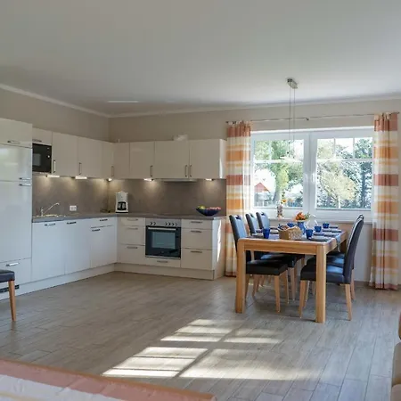 Bauernhof Kleingarn-Landhus Reihenhaus Nr 24 *