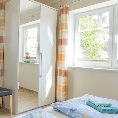 Semesterbostad Bauernhof Kleingarn-Landhus Reihenhaus Nr 24 *